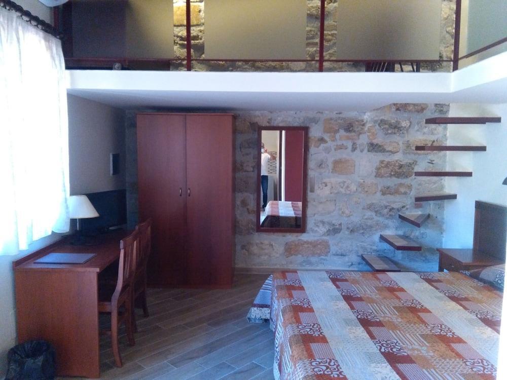 Hotel D'Orleans Palermo Bagian luar foto