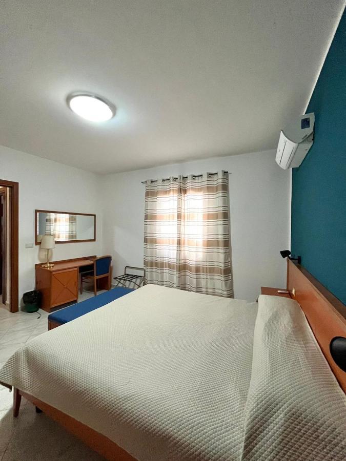 Hotel D'Orleans Palermo Bagian luar foto