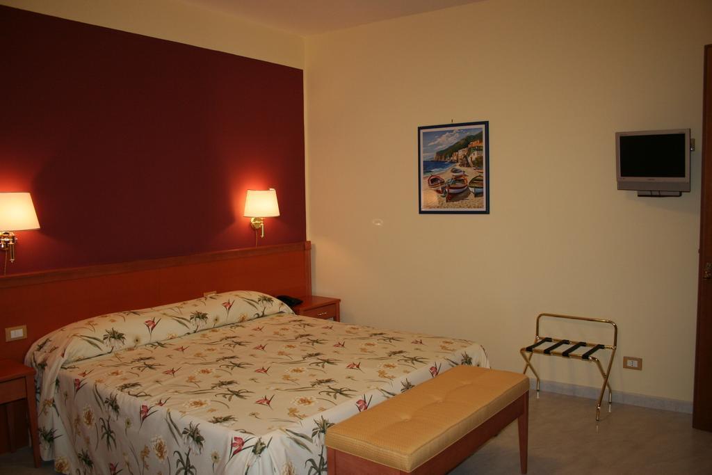 Hotel D'Orleans Palermo Bagian luar foto