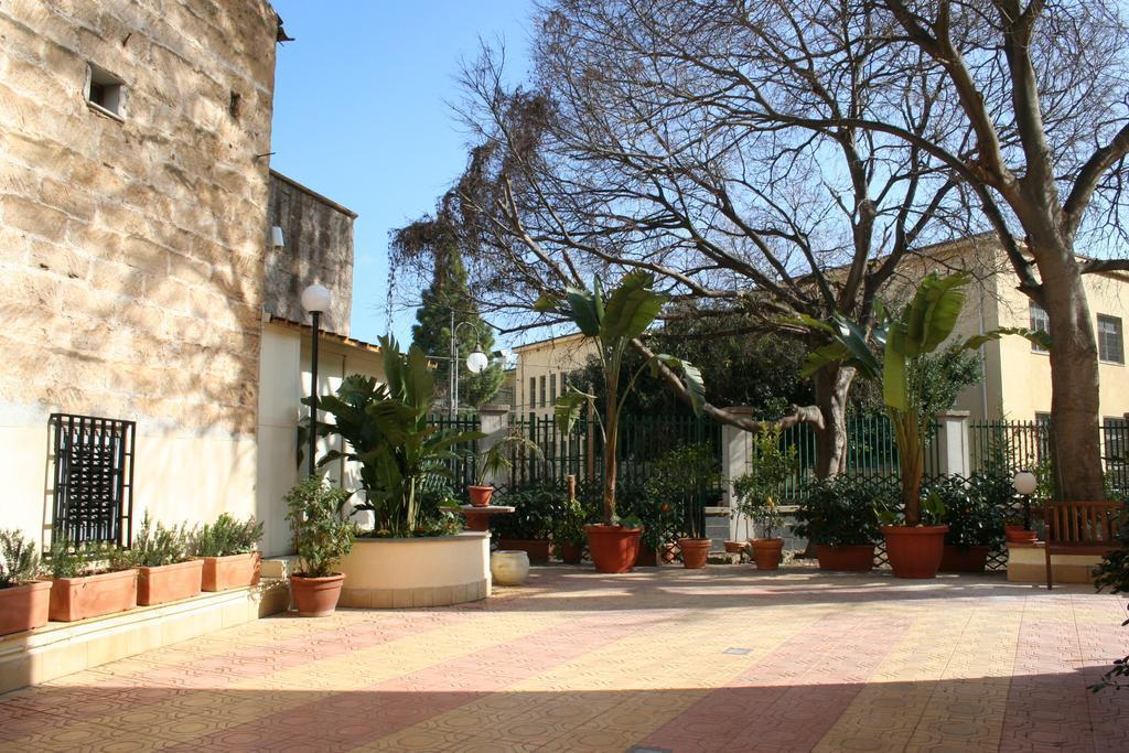 Hotel D'Orleans Palermo Bagian luar foto