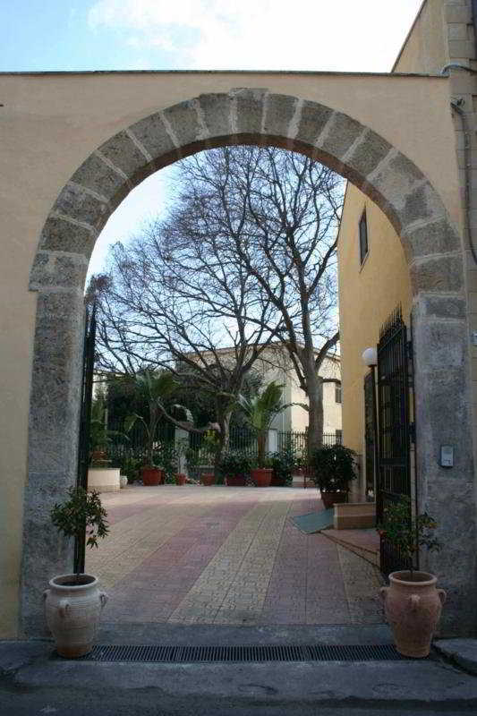 Hotel D'Orleans Palermo Bagian luar foto